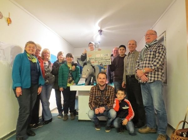 Scheckübergabe durch den Freundeskreis Weihnachtssingen und den  Bürgerverein Köln- Longerich e.V.